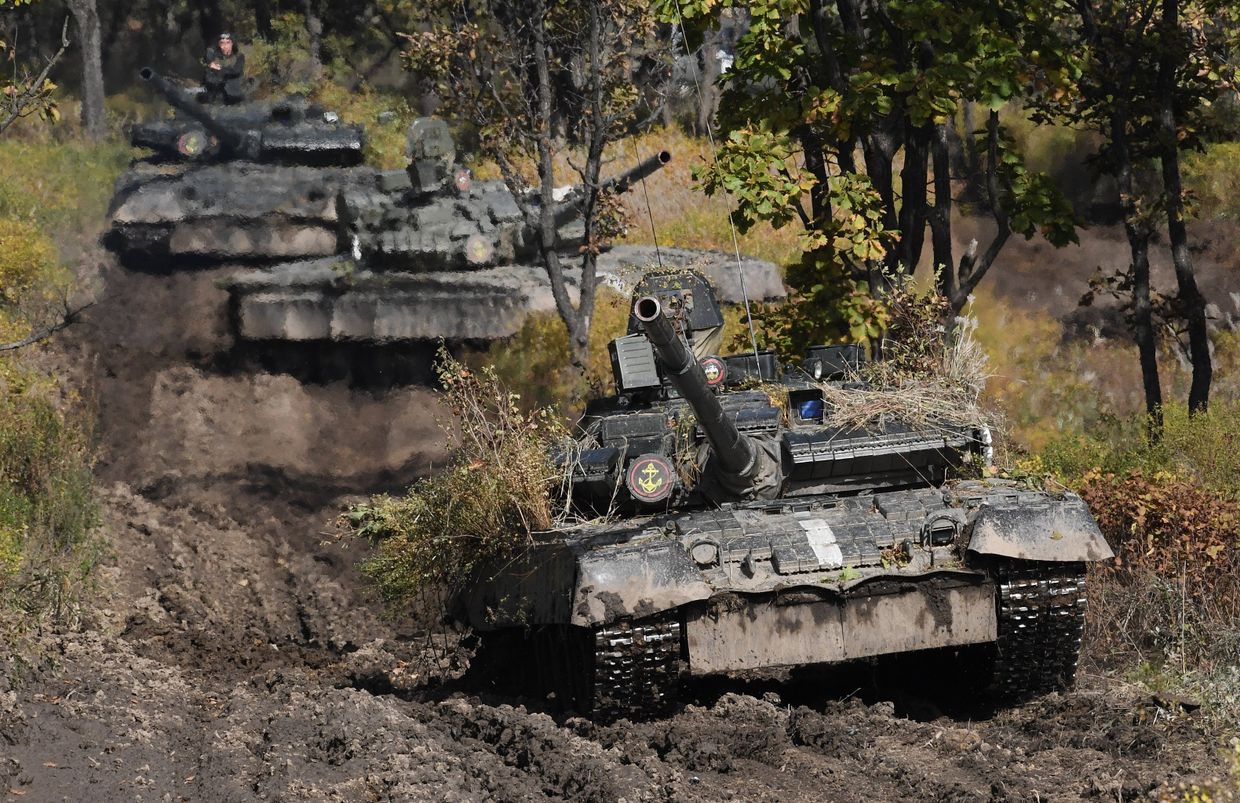 Танки Т-80 во время учений