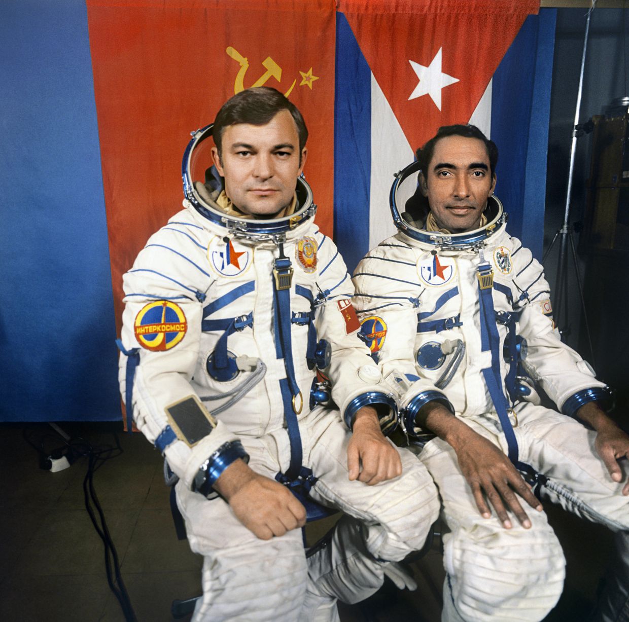 Экипаж космического корабля Союз-38: летчик космонавт СССР Юрий Романенко и космонавт-исследователь Республики Куба Арнальдо Тамайо Мендес
