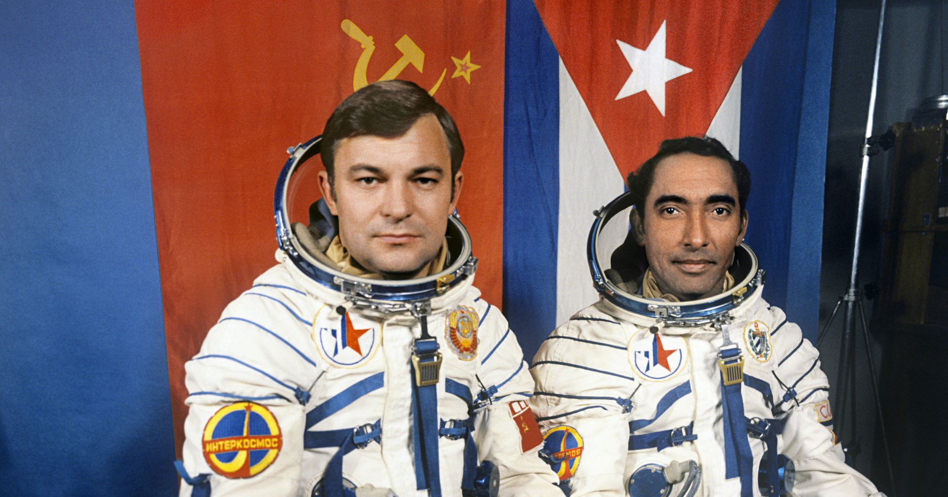 Экипаж космического корабля Союз-38: летчик космонавт СССР Юрий Романенко и космонавт-исследователь Республики Куба Арнальдо Тамайо Мендес - ИноСМИ, 1920, 15.11.2021