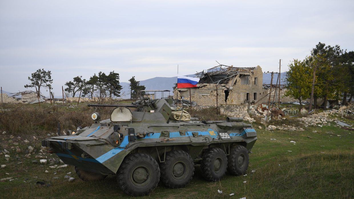 Российский бронетранспортер БТР-80