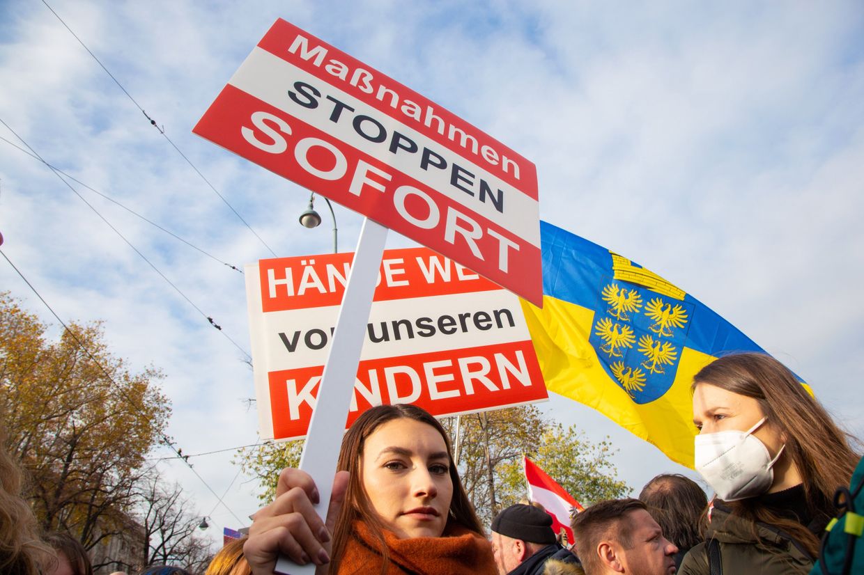 Акция против мер по противодействию коронавирусу в Австрии
