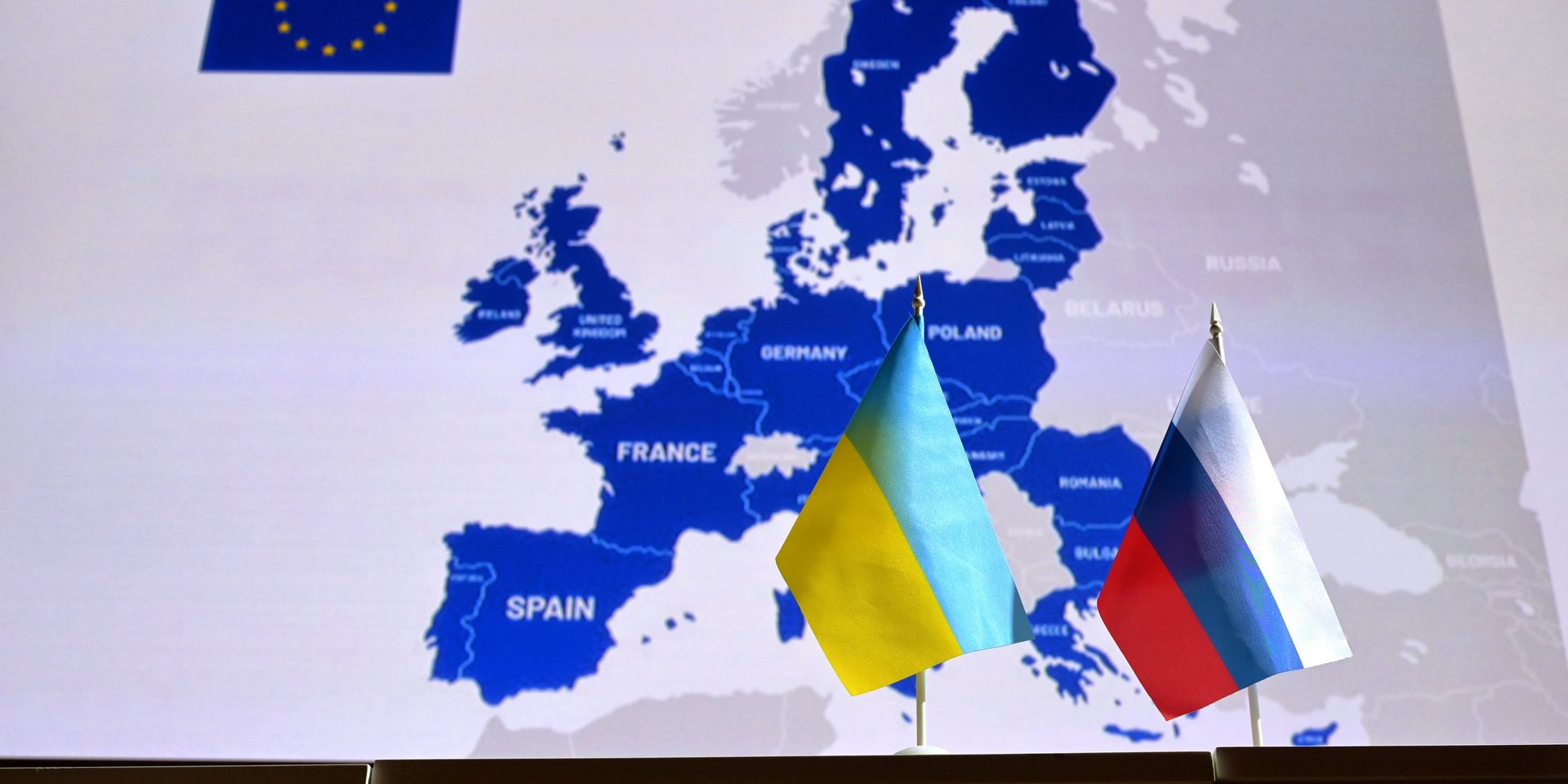 Государственные флаги России и Украины - ИноСМИ, 1920, 13.01.2022