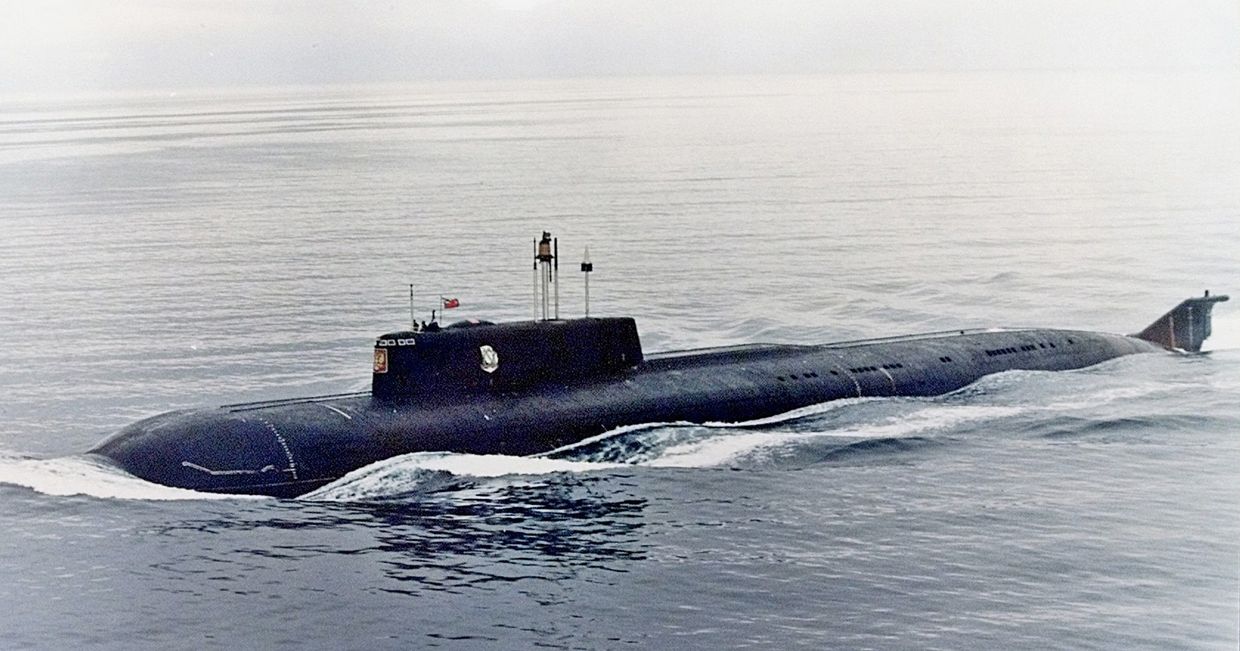 Подводная лодка «Курск» в Североморске, 1999 год Подводная лодка «Курск» в Североморске, 1999 год