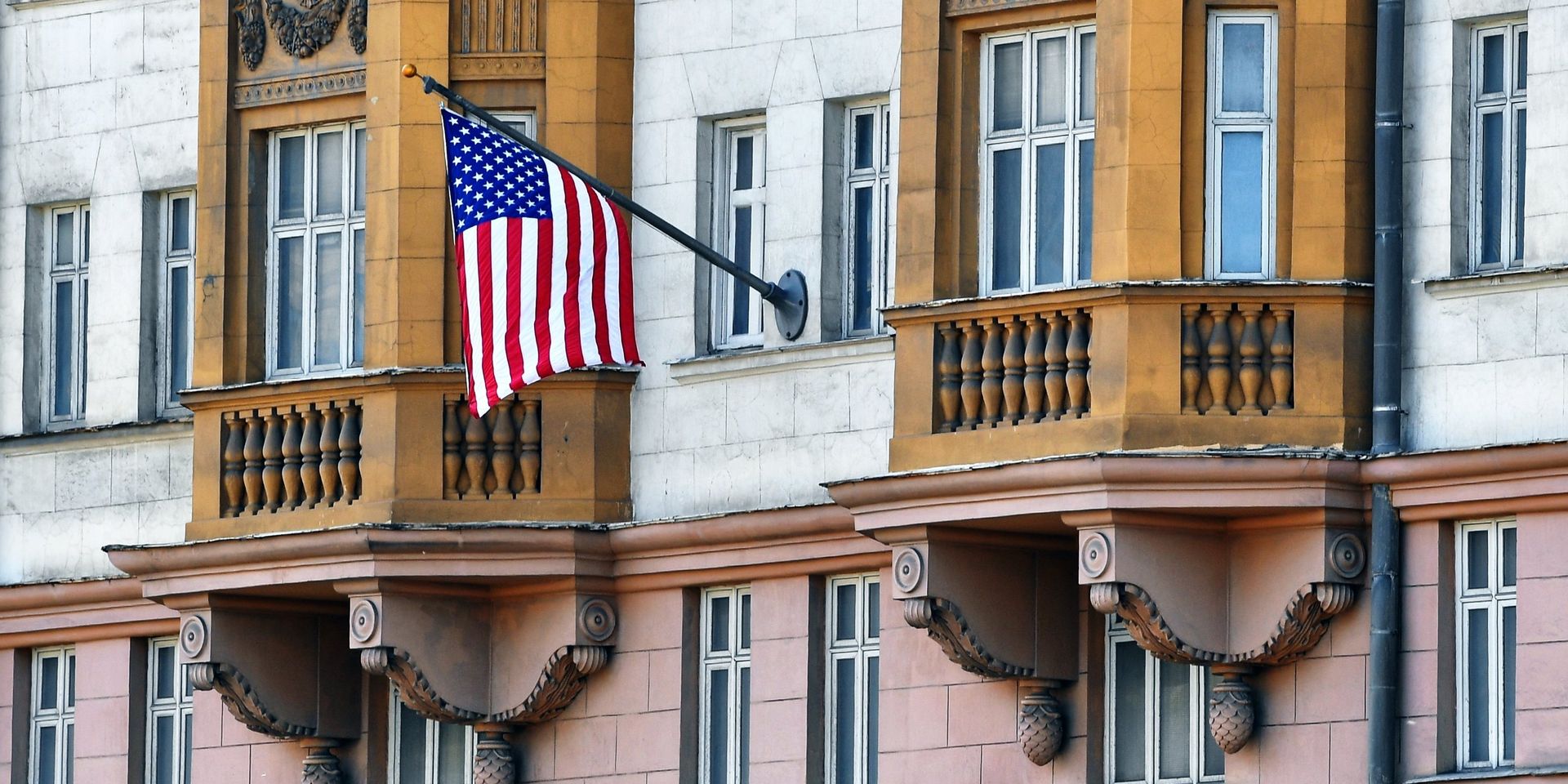 Государственный флаг США у американского посольства в Москве - ИноСМИ, 1920, 23.01.2023