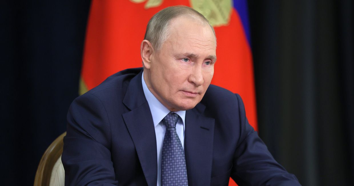 Президент РФ В. Путин в режиме видеоконференции