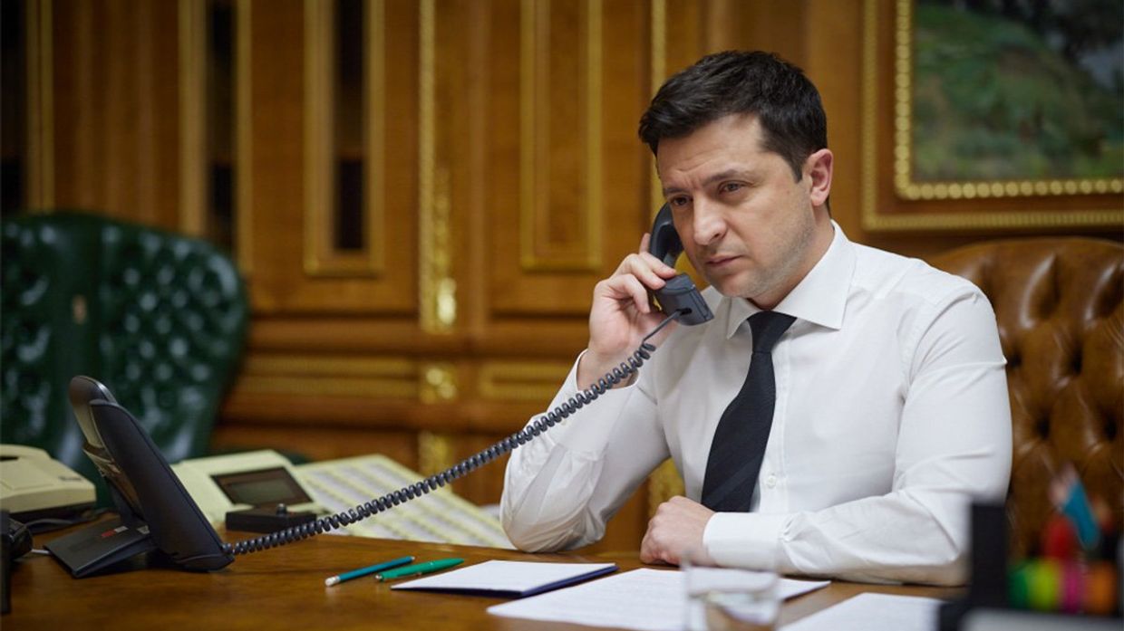 Президент Украины Владимир Зеленский во время телефонного разговора с президентом США Джо Байденом