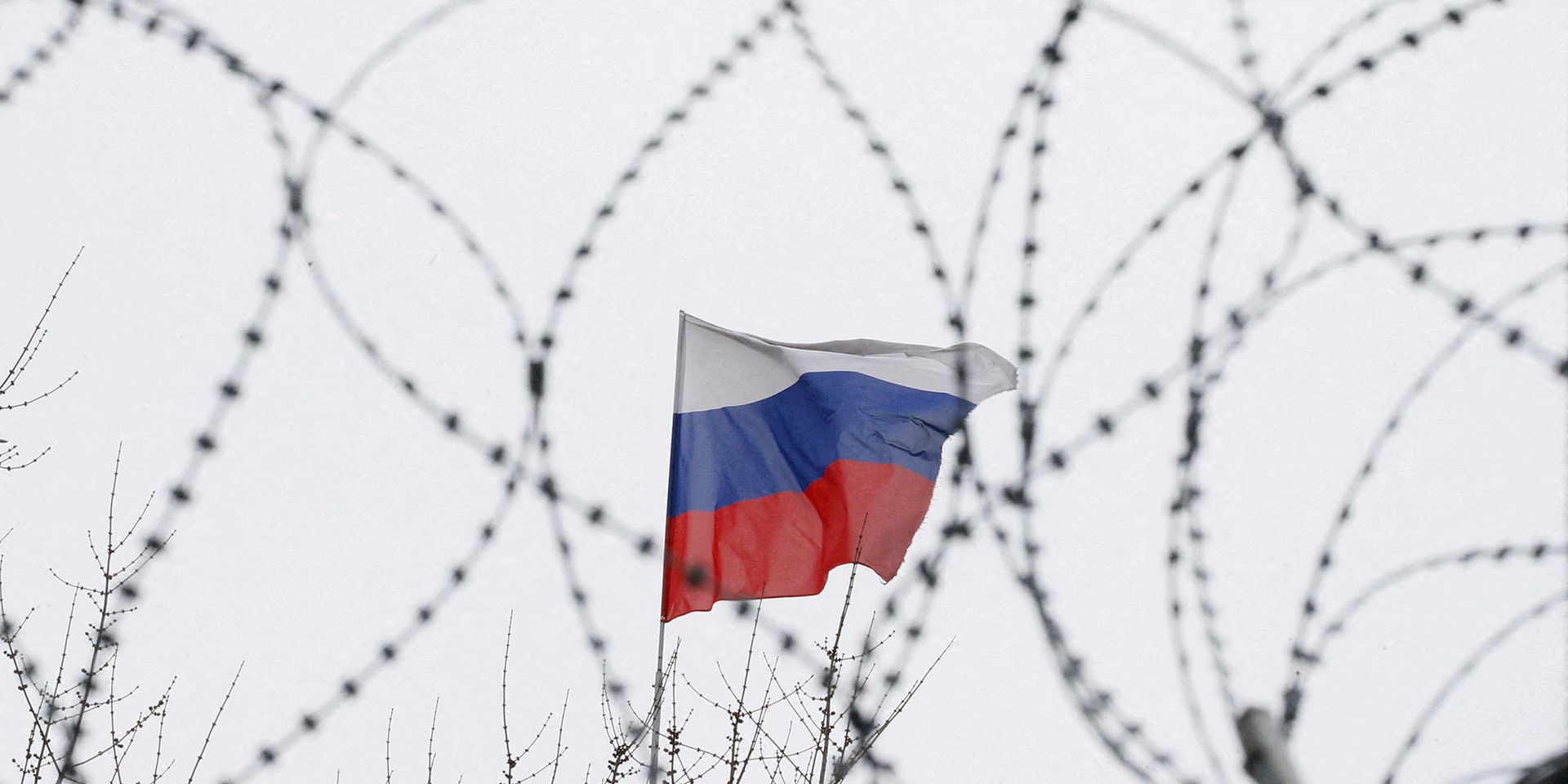 Российский флаг на крыше посольства России в Киеве - ИноСМИ, 1920, 17.12.2021