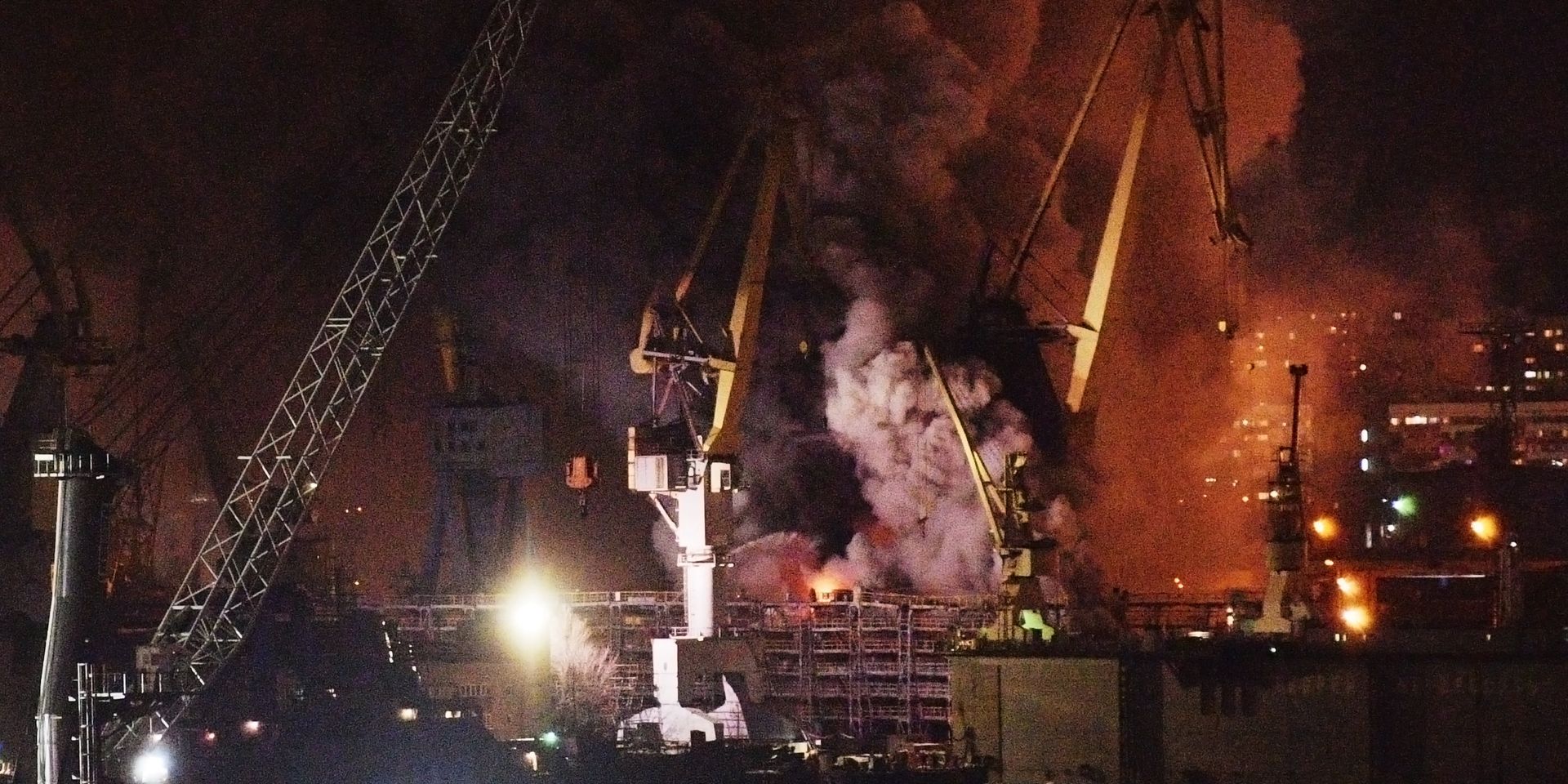 Пожар на корвете Проворный на заводе Северная верфь в Санкт-Петербурге - ИноСМИ, 1920, 21.12.2021