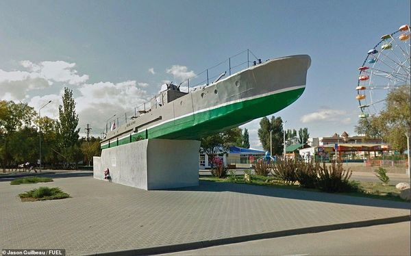 Советские монументы и уличные памятники