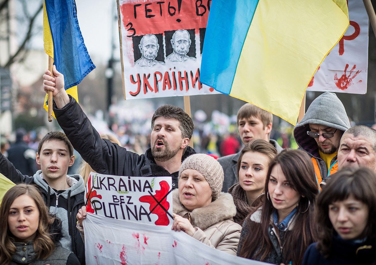 Участниаи акции протеста в Варшаве, Польша