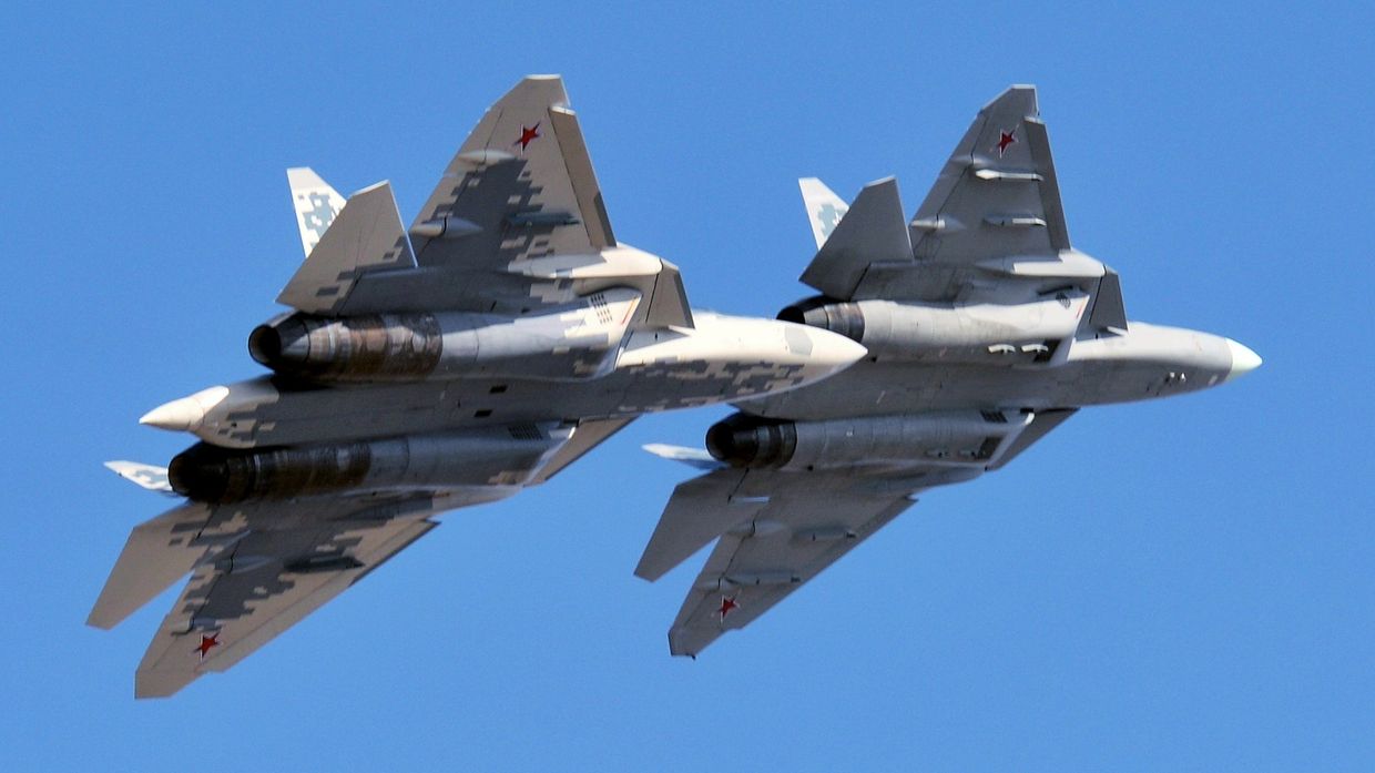 Многофункциональные истребители пятого поколения Су-57
