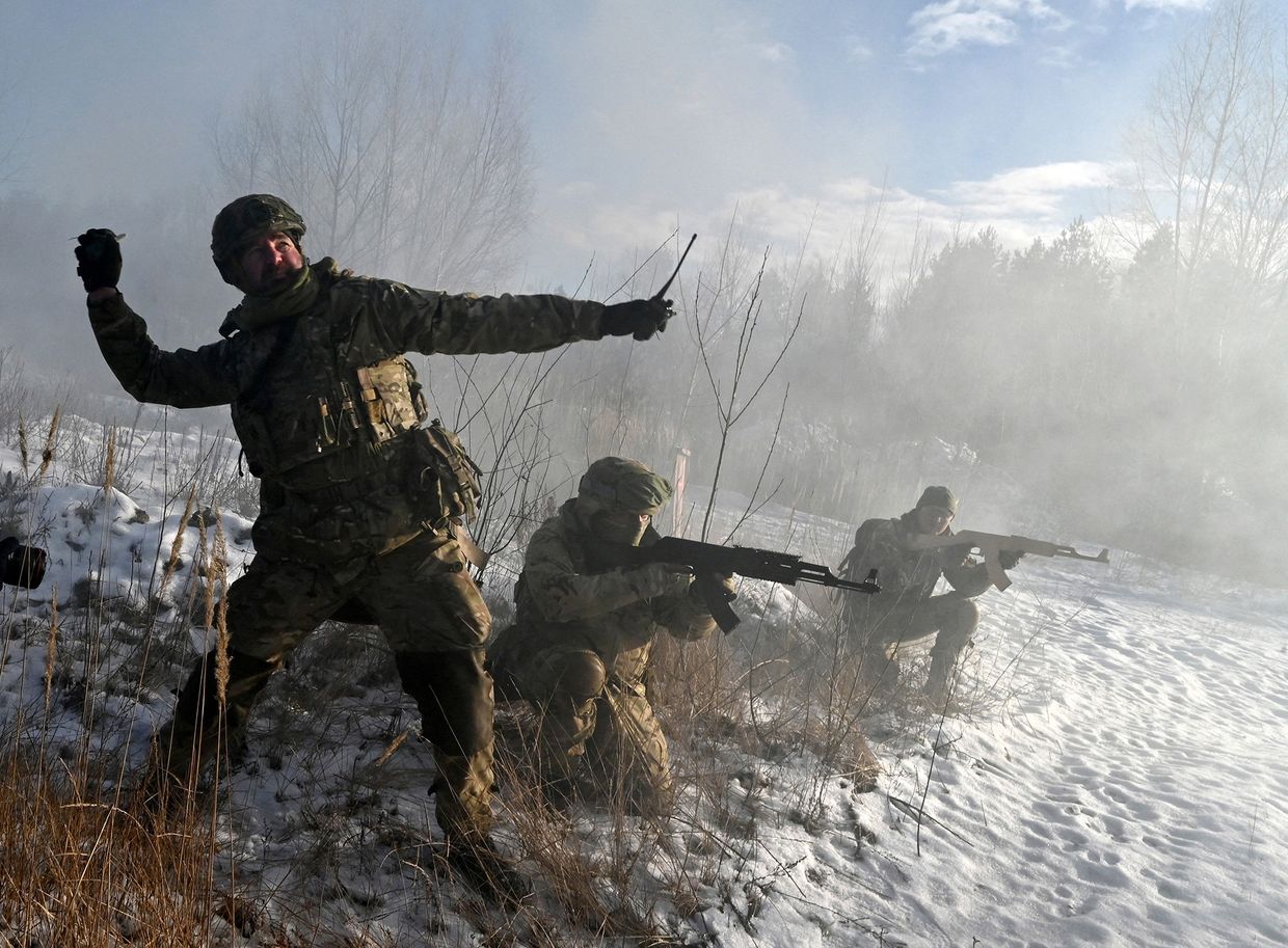 Украинские военные во время учений под Киевом