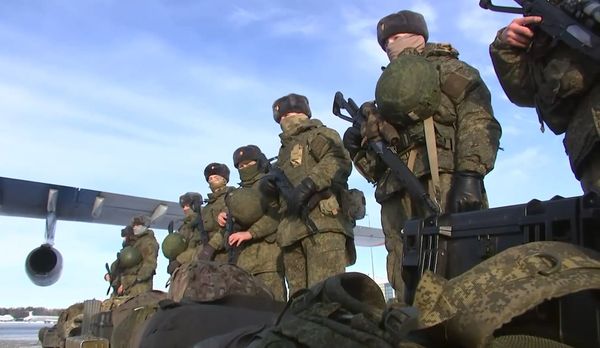Отправка российской части миротворческого контингента в Казахстан